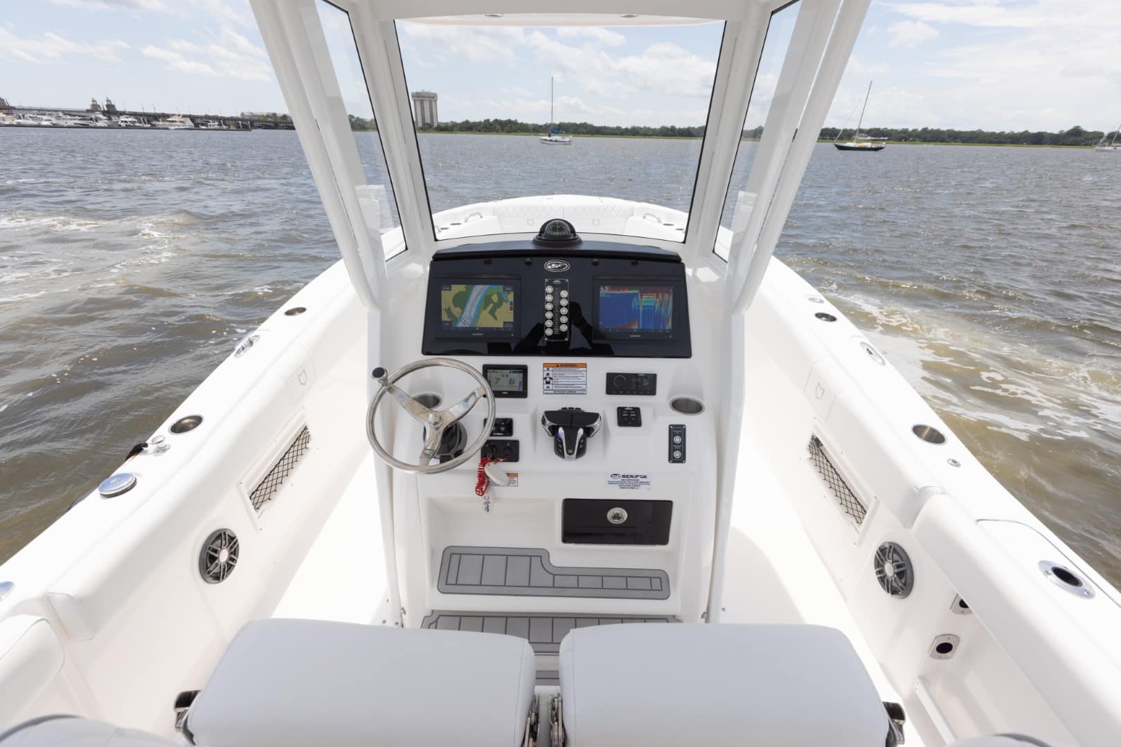 Sea Fox 268 Commander helm